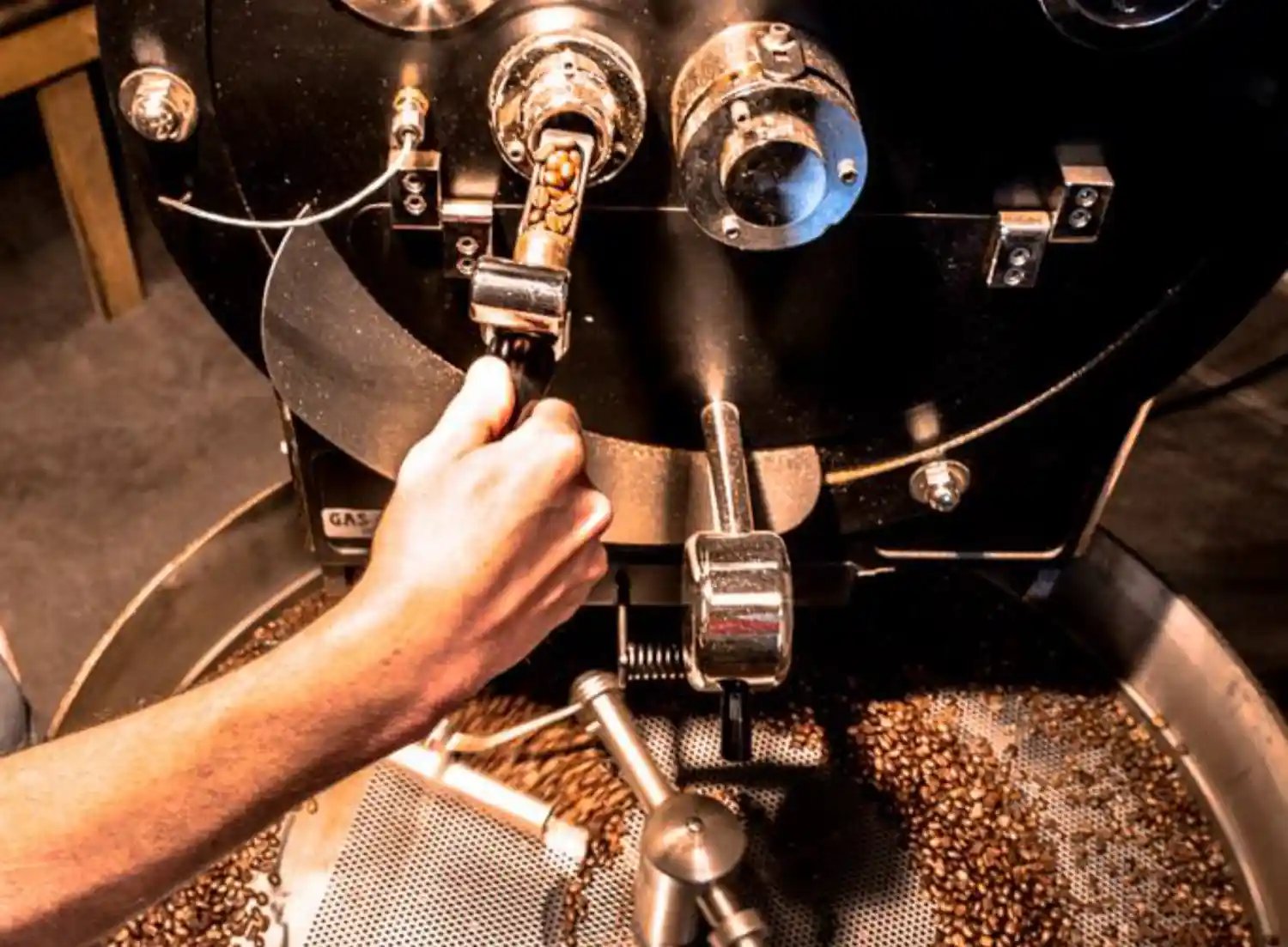 The balance between conductive and convective heating for roasting coffee